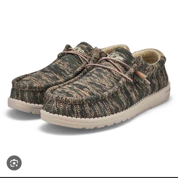 Selling brand new hey dude shoes, worn once (too big for me) men’s size 8 - Picture 6 of 6